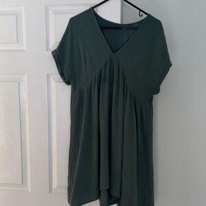 Olive green v neck dress 
Size large